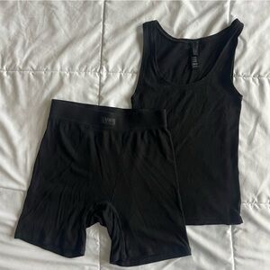 Skims tank and shorts set black size small